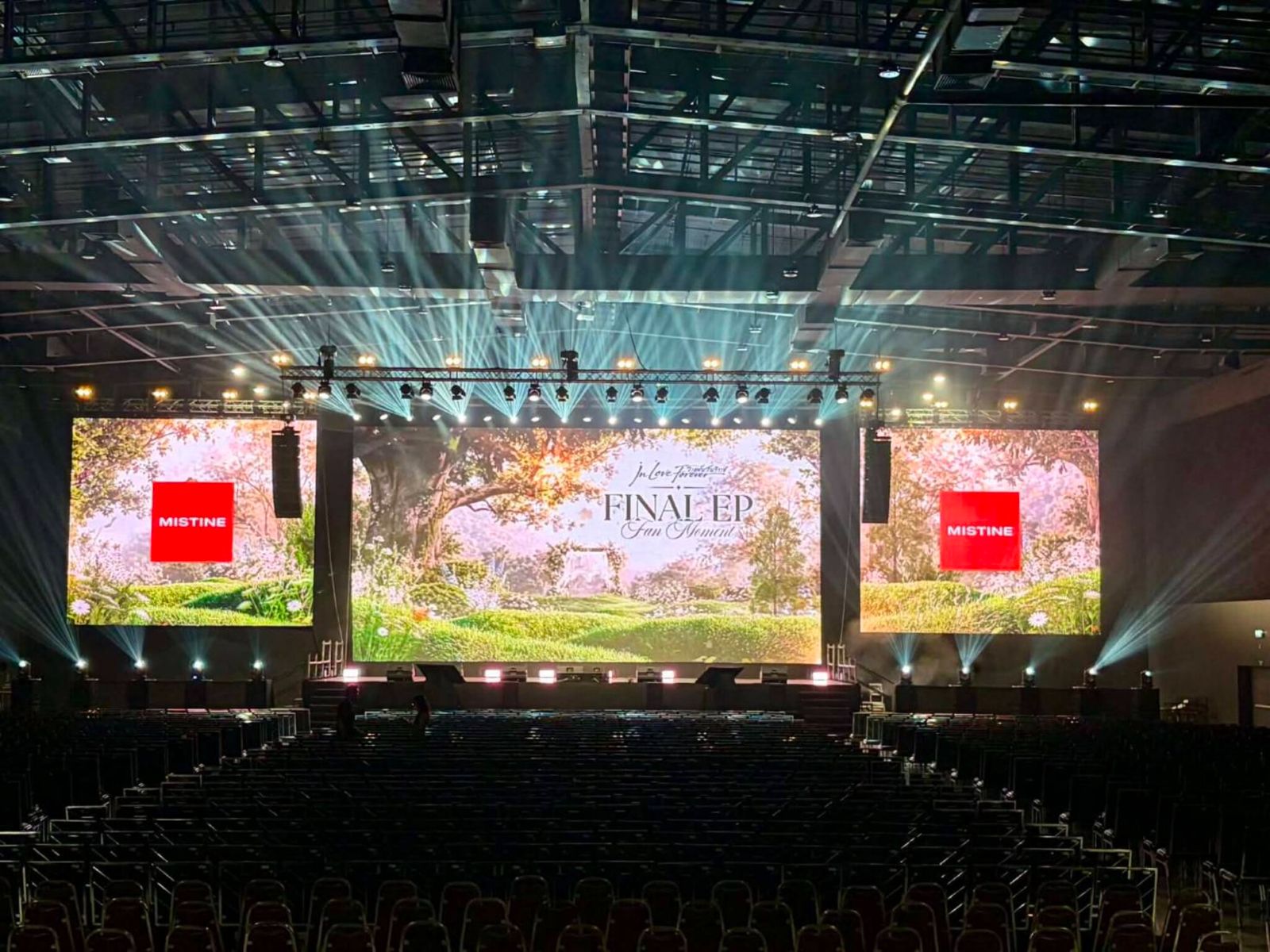 เช่าจอ LED งานแฟนมีตติ้ง วาดฝันวันวิวาห์ In Love Forever Final EP ที่ MCC Hall เดอะมอลล์ งามวงศ์วาน — จอหลักและจอข้าง 2 ฝั่ง