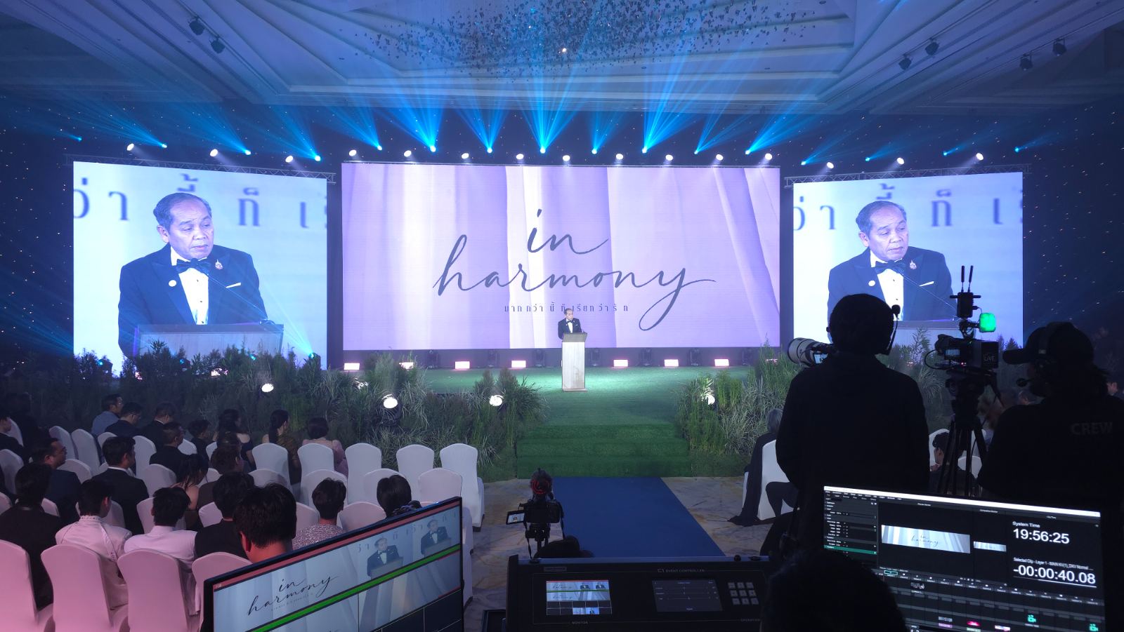 เช่าจอ LED งานเปิดตัวภาพยนตร์ in harmony — จอข้างแสดงภาพ IMAG ผู้กล่าวเปิดงาน