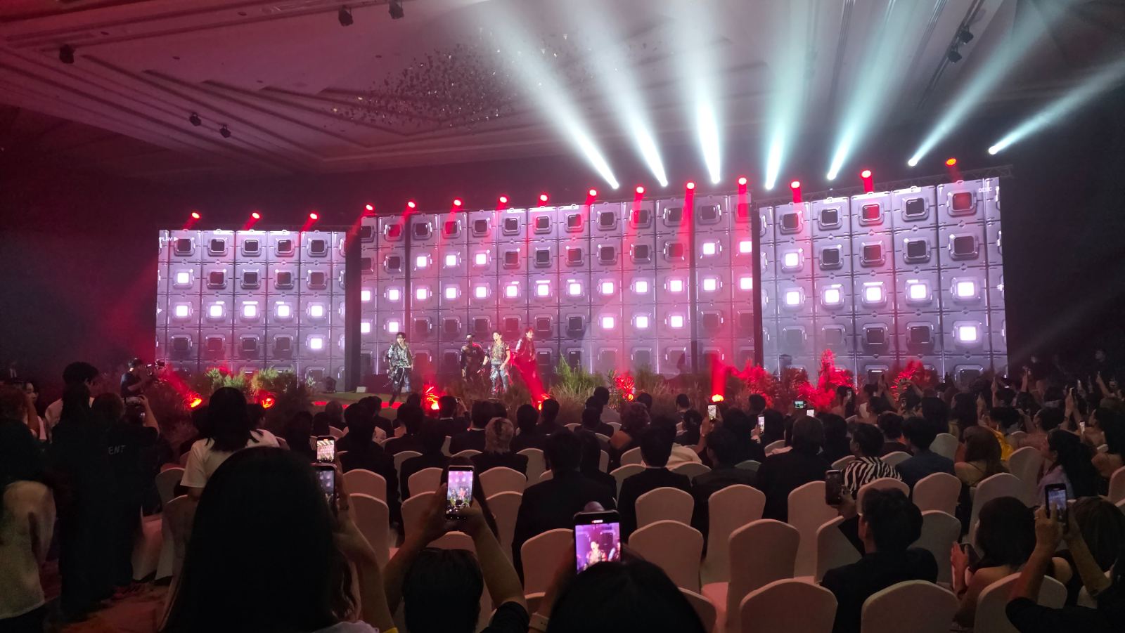 เช่าจอ LED งานเปิดตัวภาพยนตร์ in harmony — โชว์การแสดงพร้อมกราฟิกเต็มจอ LED 3 ตัว